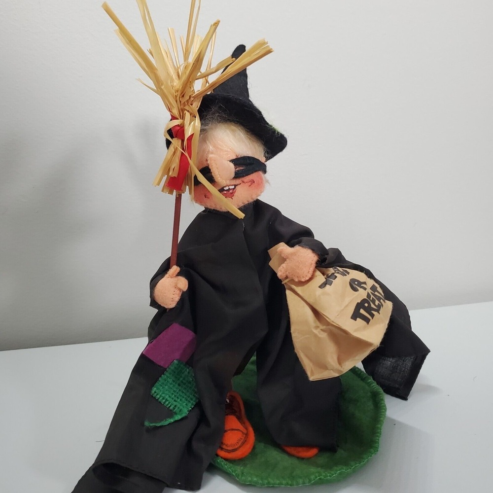 Annalee‎ Halloween Witch Doll Black Orange Trick or Treat Bag Whimsical Decor